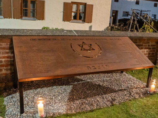 Gedenktafel und Infoschild für die ehemalige Synagoge Binswangen